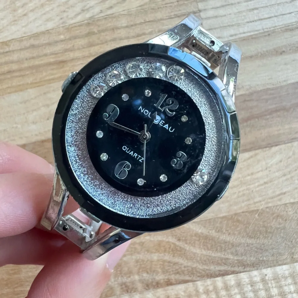 Nouveau ladies silver tone Hinged cuff fashion bracelet watch NEW BATTERY